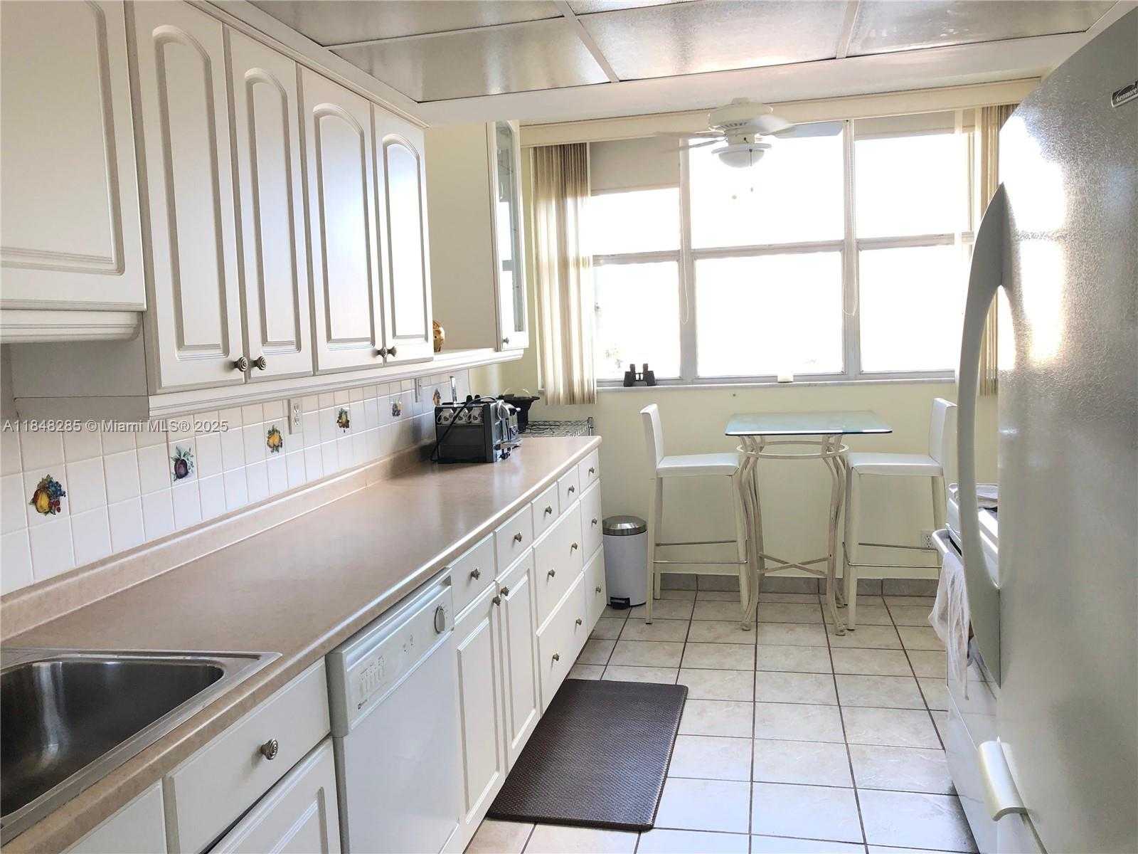 Small Image of 100 GOLDEN ISLES DR #706, Hallandale Beach Number 20