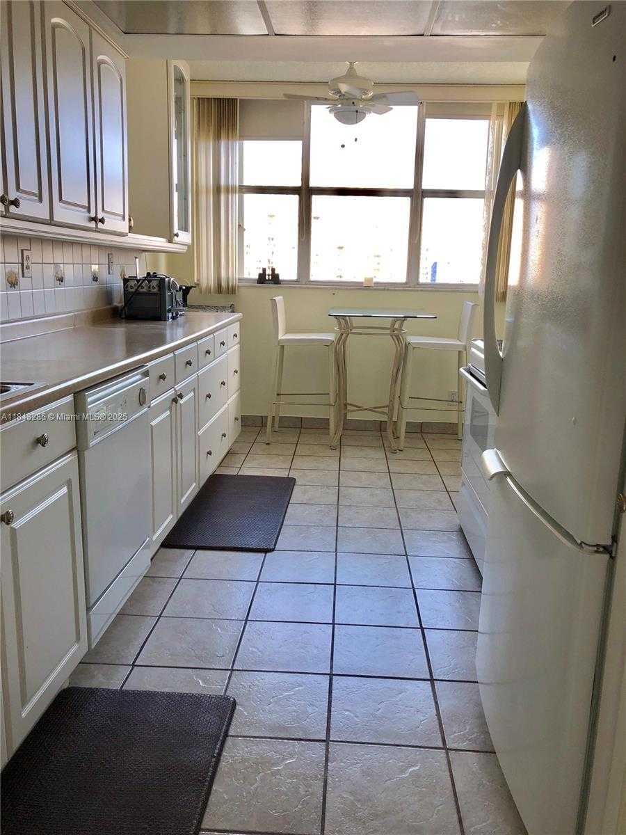 Small Image of 100 GOLDEN ISLES DR #706, Hallandale Beach Number 21