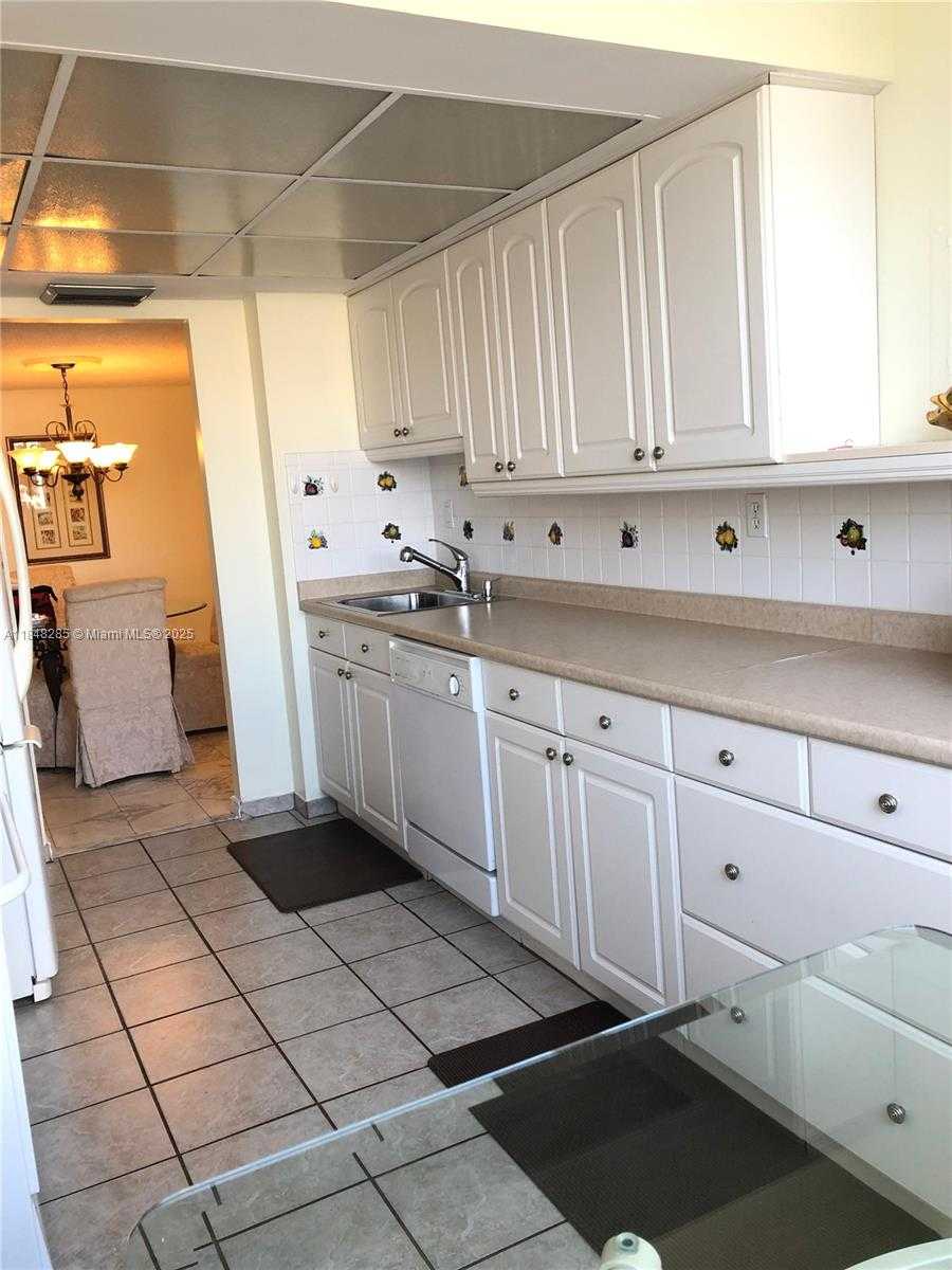 Small Image of 100 GOLDEN ISLES DR #706, Hallandale Beach Number 22