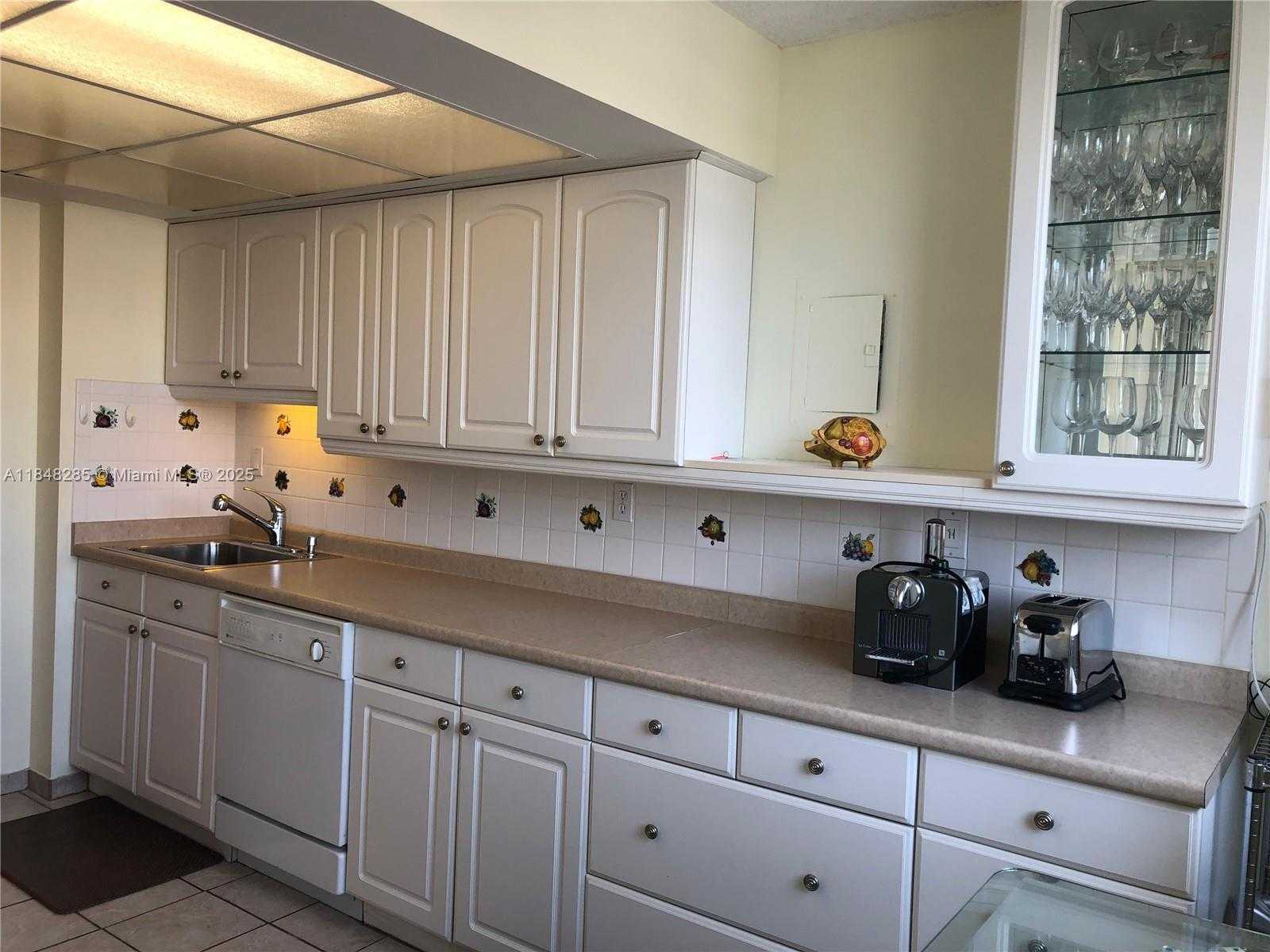 Small Image of 100 GOLDEN ISLES DR #706, Hallandale Beach Number 23