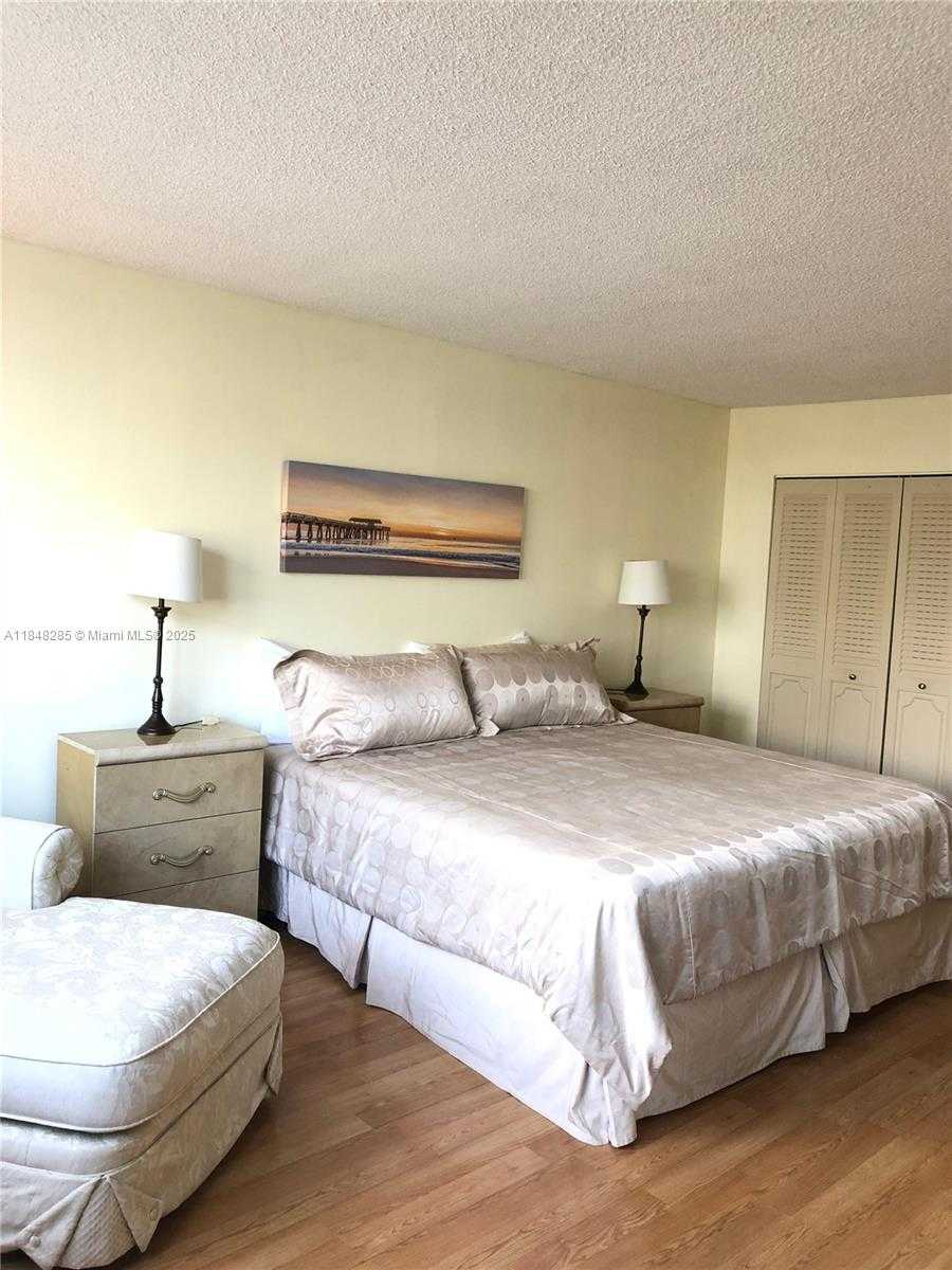 Small Image of 100 GOLDEN ISLES DR #706, Hallandale Beach Number 27