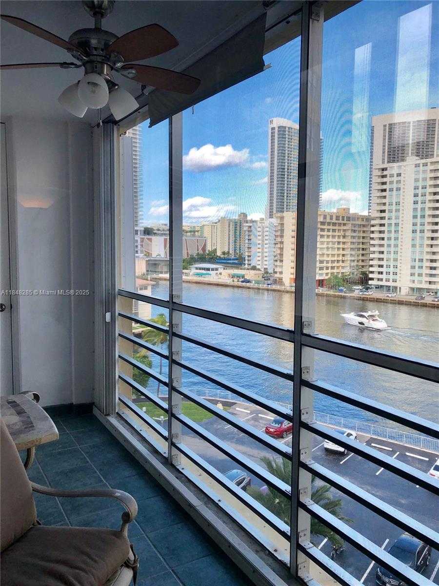 Small Image of 100 GOLDEN ISLES DR #706, Hallandale Beach Number 29