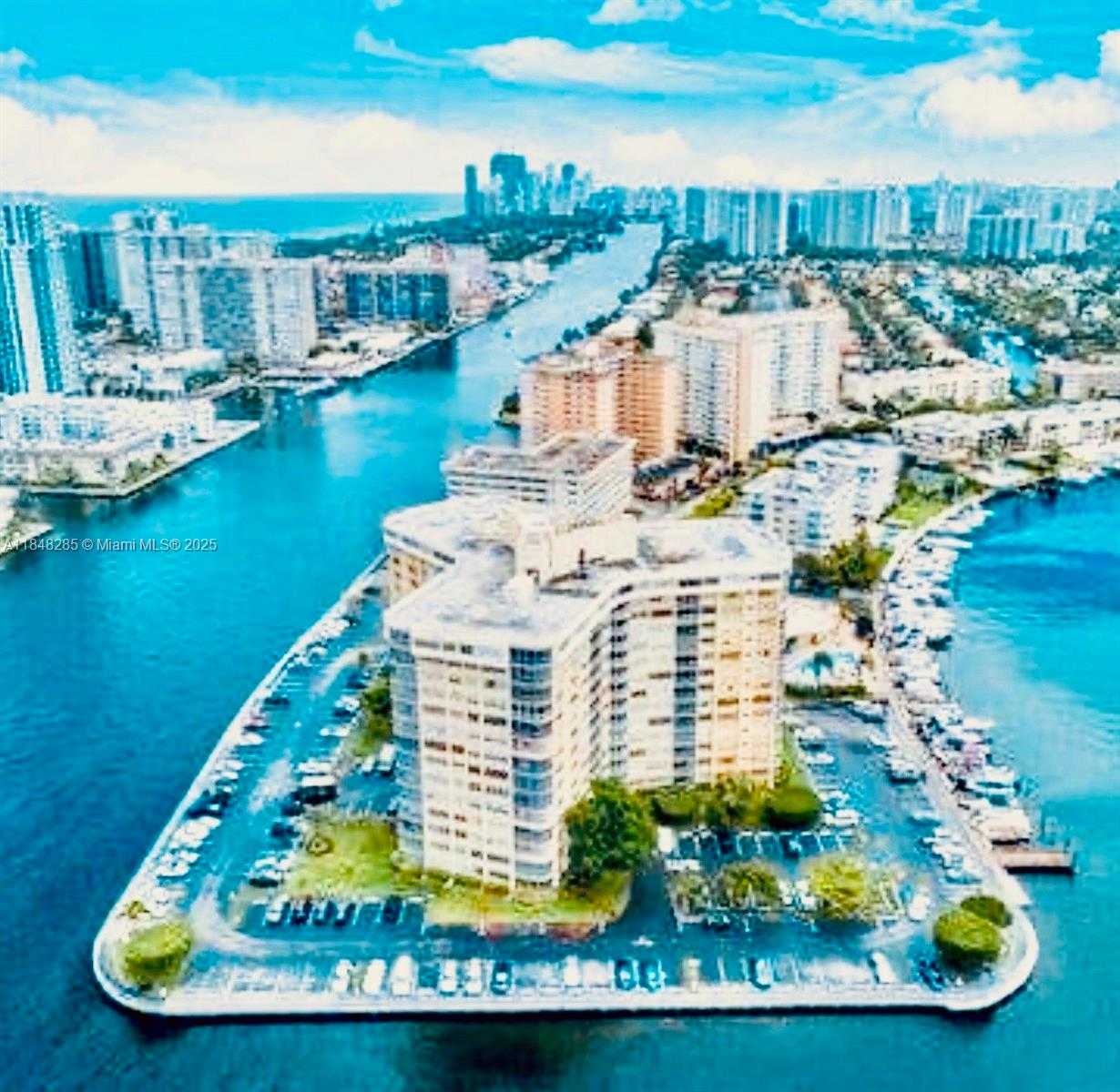 Small Image of 100 GOLDEN ISLES DR #706, Hallandale Beach Number 3