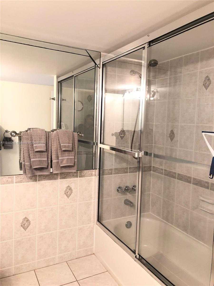 Small Image of 100 GOLDEN ISLES DR #706, Hallandale Beach Number 31