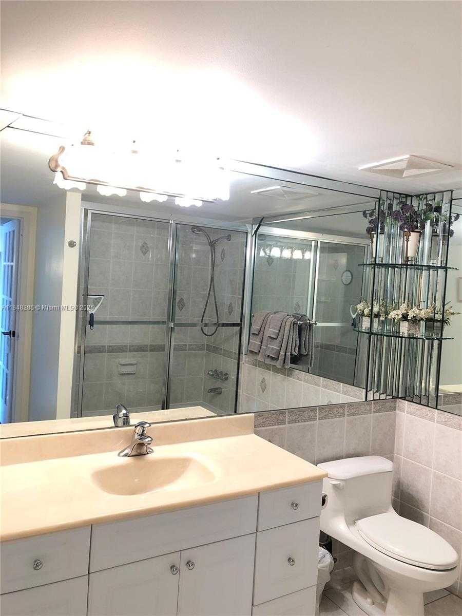 Small Image of 100 GOLDEN ISLES DR #706, Hallandale Beach Number 37