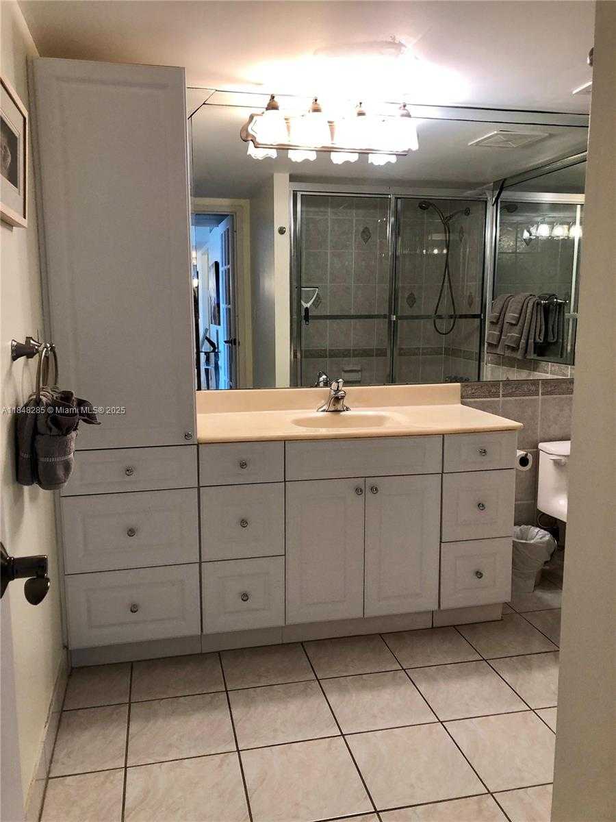 Small Image of 100 GOLDEN ISLES DR #706, Hallandale Beach Number 41