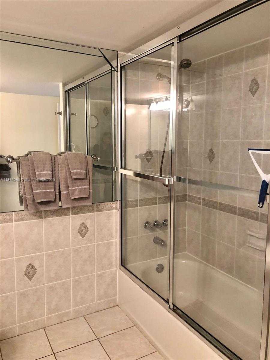 Small Image of 100 GOLDEN ISLES DR #706, Hallandale Beach Number 43