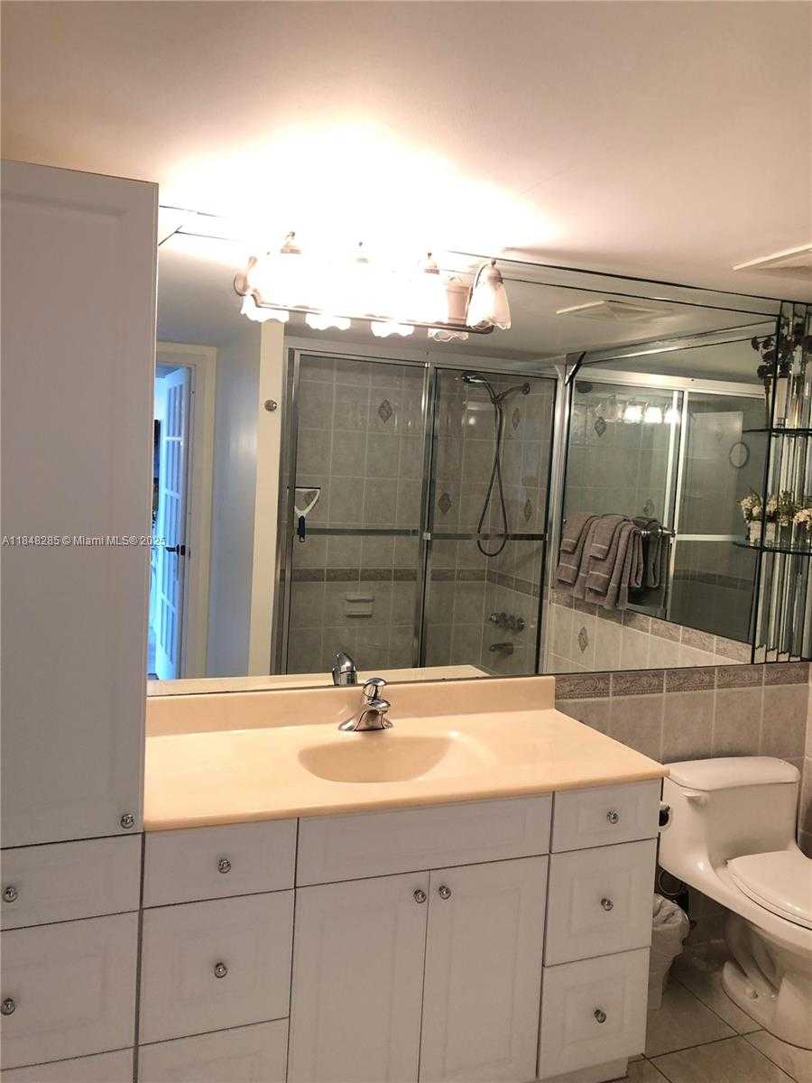 Small Image of 100 GOLDEN ISLES DR #706, Hallandale Beach Number 44