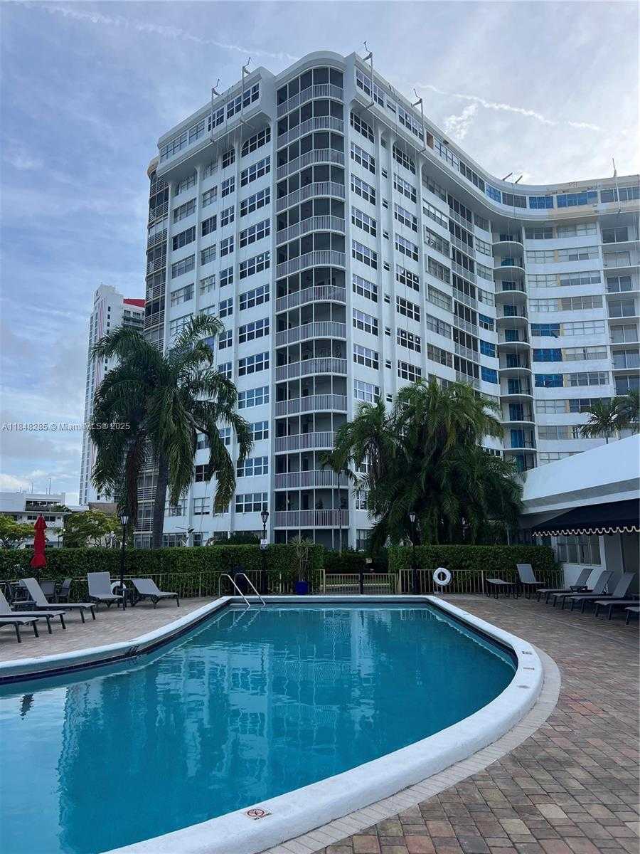 Small Image of 100 GOLDEN ISLES DR #706, Hallandale Beach Number 5