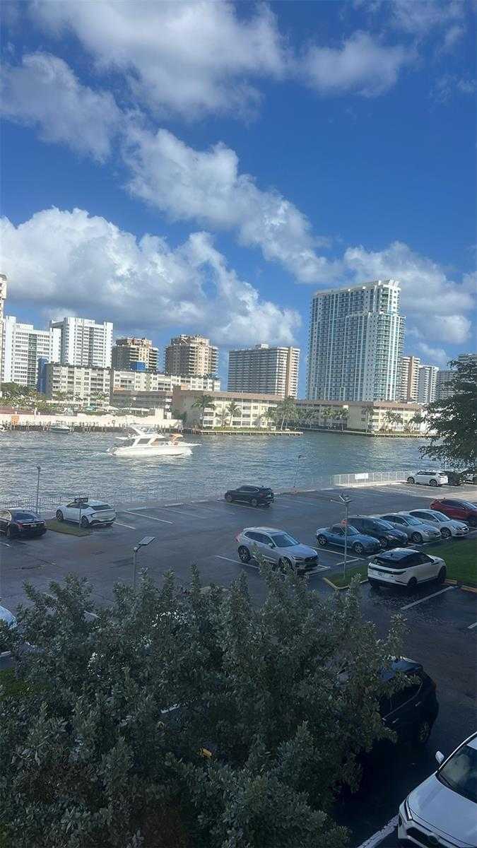 Small Image of 100 GOLDEN ISLES DR #706, Hallandale Beach Number 7