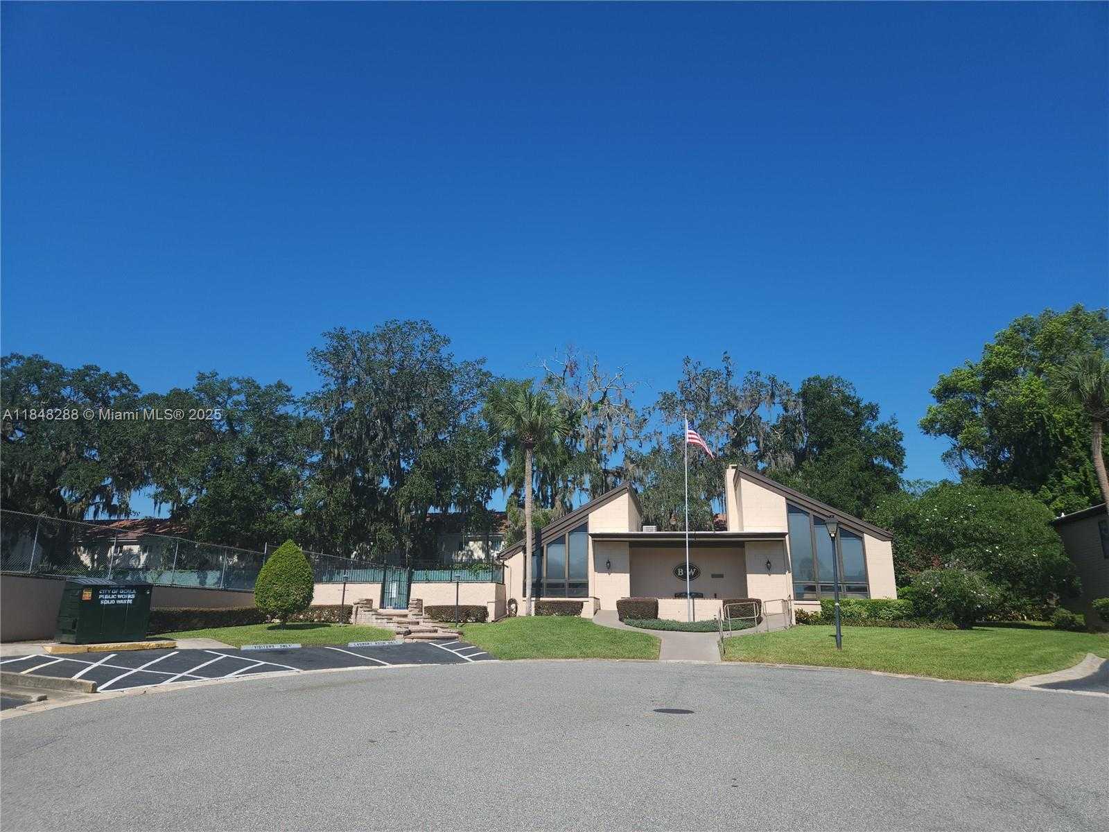 Small Image of 2433 NE 7th St, Ocala, FL 34470, USA Number 2