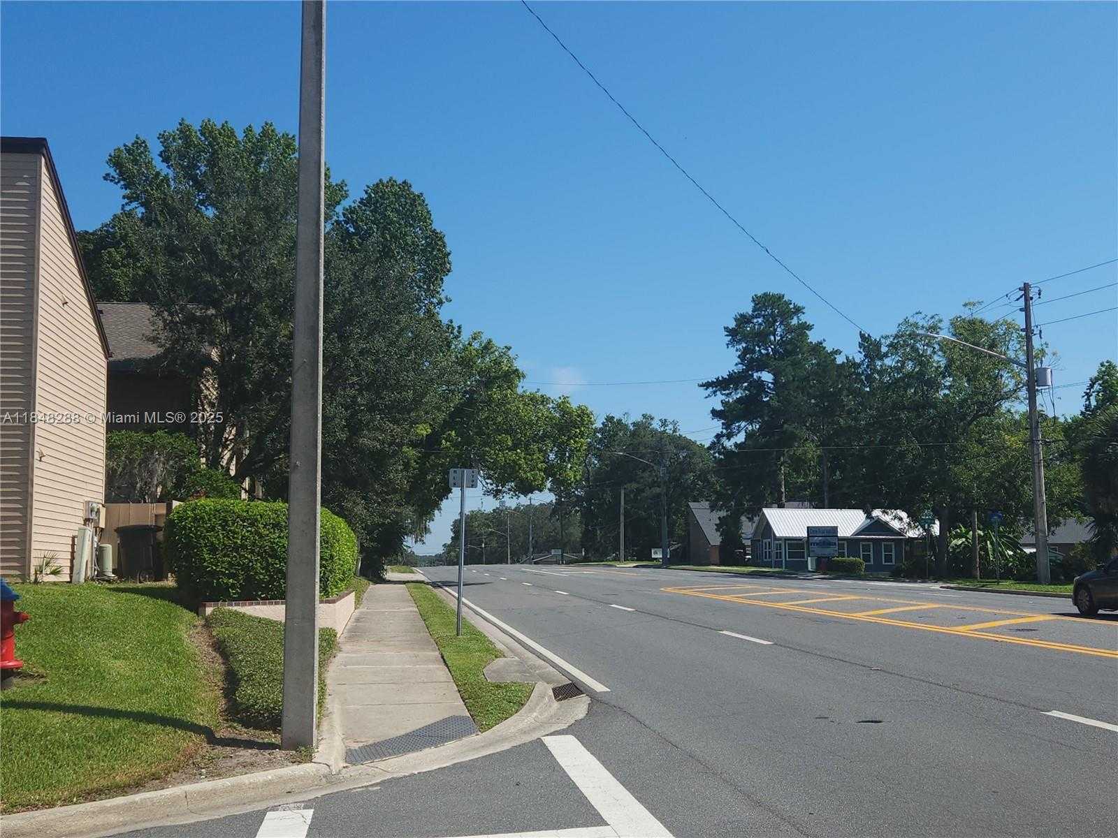 Small Image of 2433 NE 7th St, Ocala, FL 34470, USA Number 4