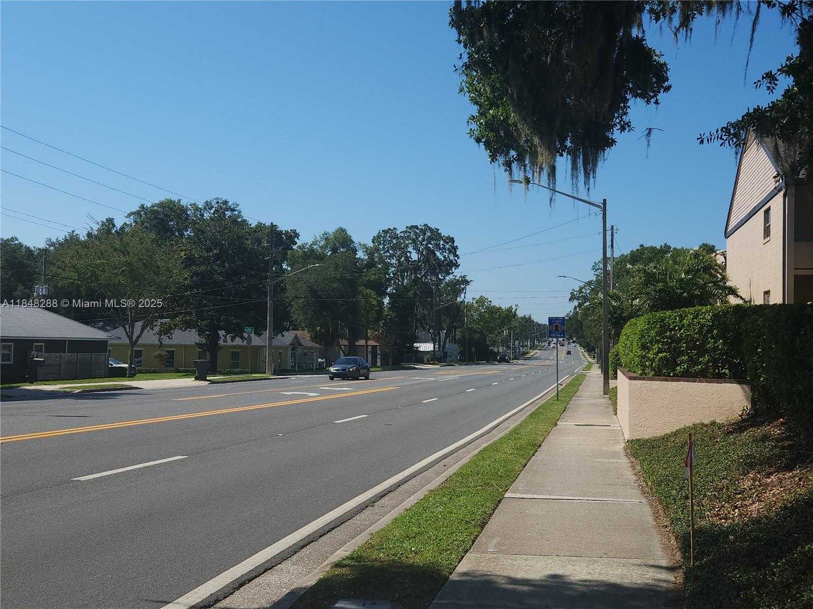 Small Image of 2433 NE 7th St, Ocala, FL 34470, USA Number 5