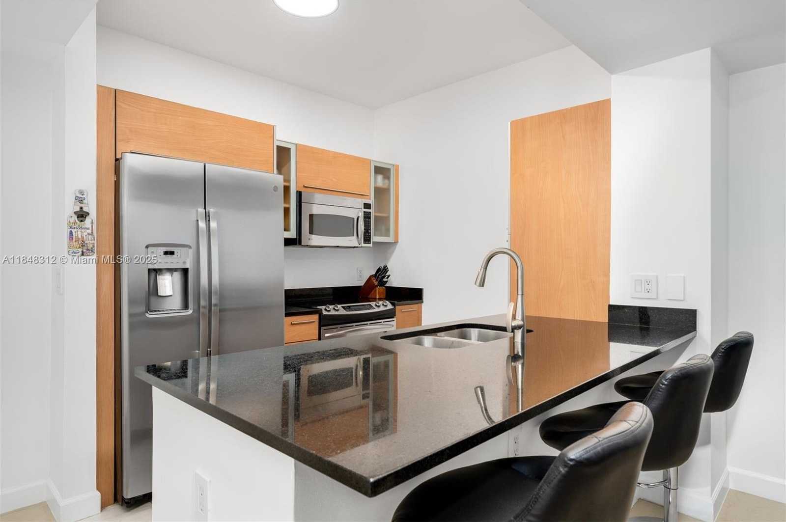 Small Image of 950 BRICKELL BAY DR #803, Miami Number 6