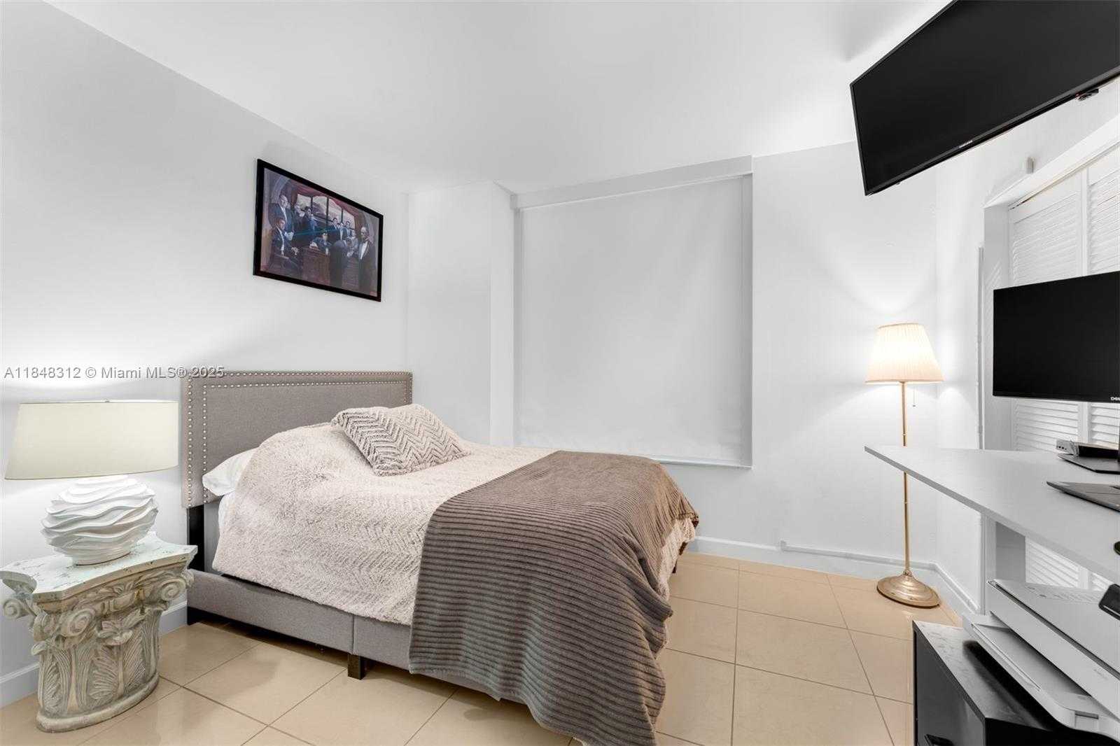 Small Image of 950 BRICKELL BAY DR #803, Miami Number 9