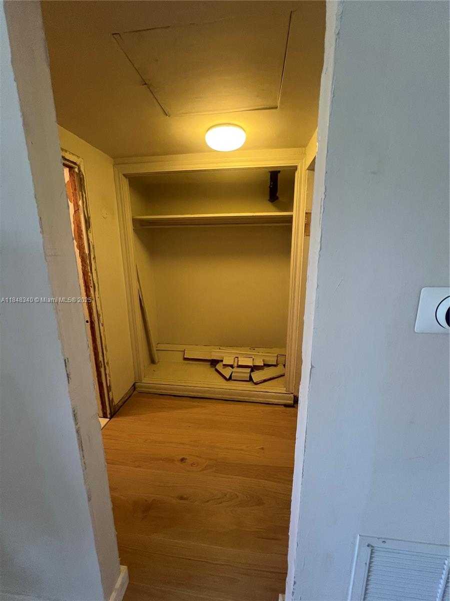 Small Image of 2421 LAKE PANCOAST DR #4D, Miami Beach Number 11