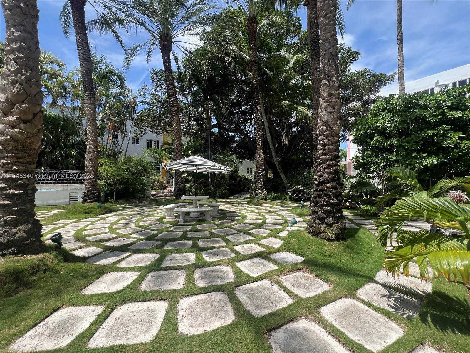 Small Image of 2421 LAKE PANCOAST DR #4D, Miami Beach Number 4