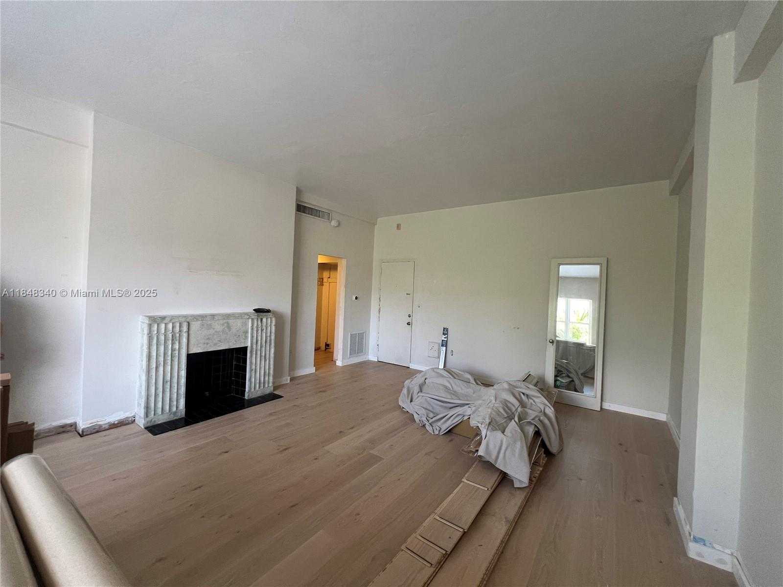 Small Image of 2421 LAKE PANCOAST DR #4D, Miami Beach Number 5