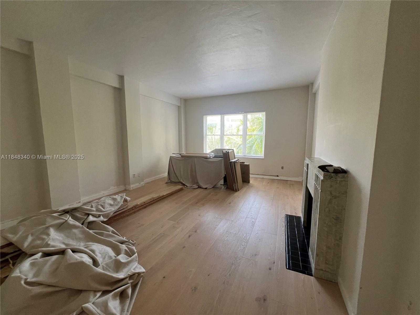 Small Image of 2421 LAKE PANCOAST DR #4D, Miami Beach Number 6