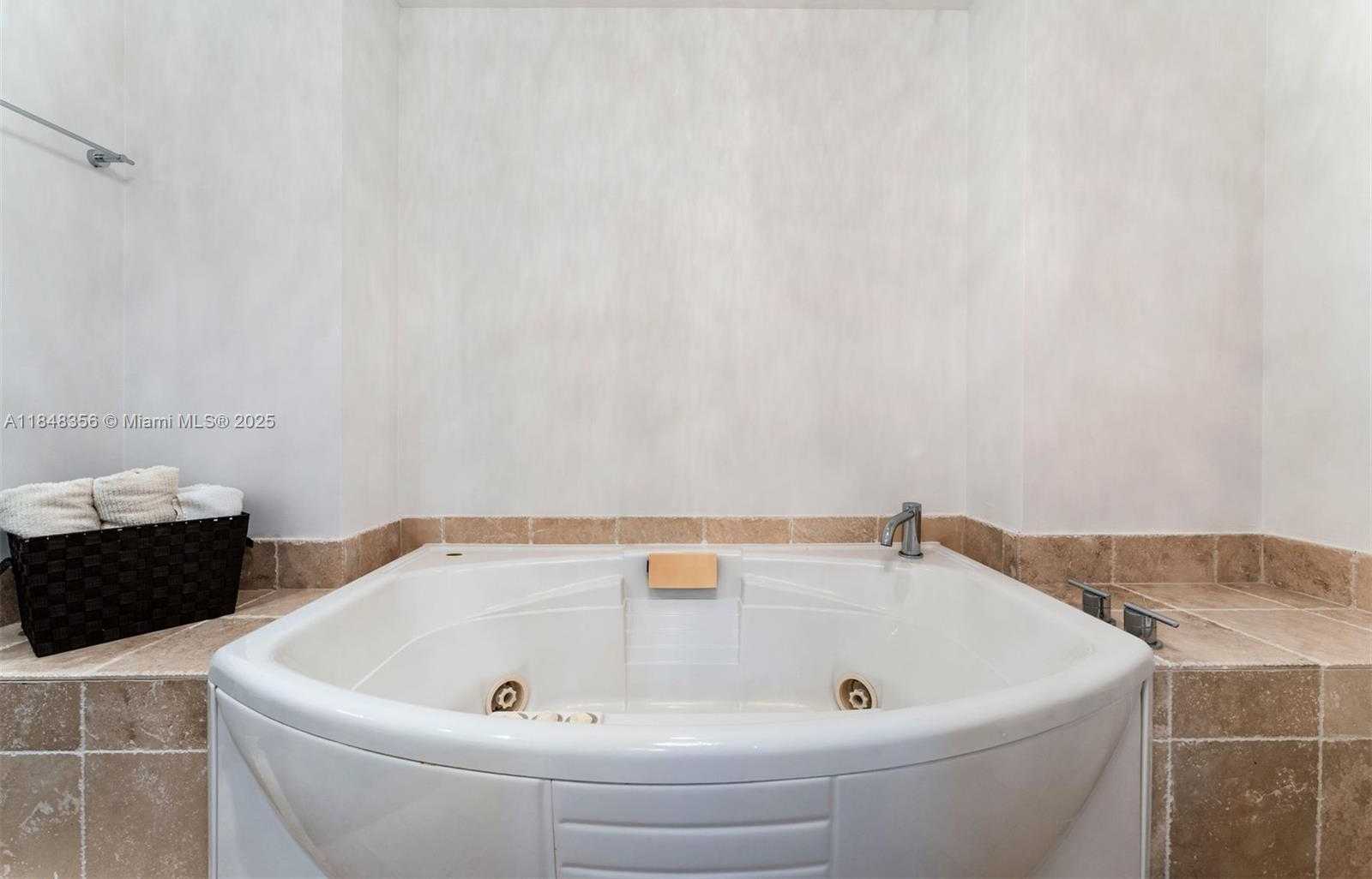 Small Image of 18201 COLLINS AVE #604, Sunny Isles Beach Number 20