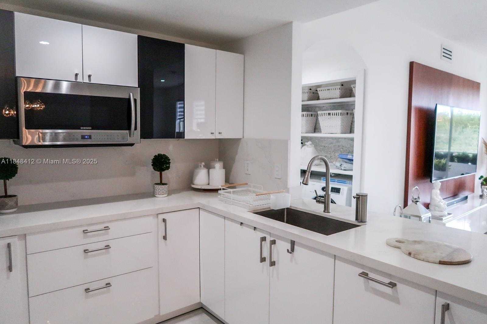 Small Image of 6630 NORTH WEST 114TH AVE #1534, Doral Number 13