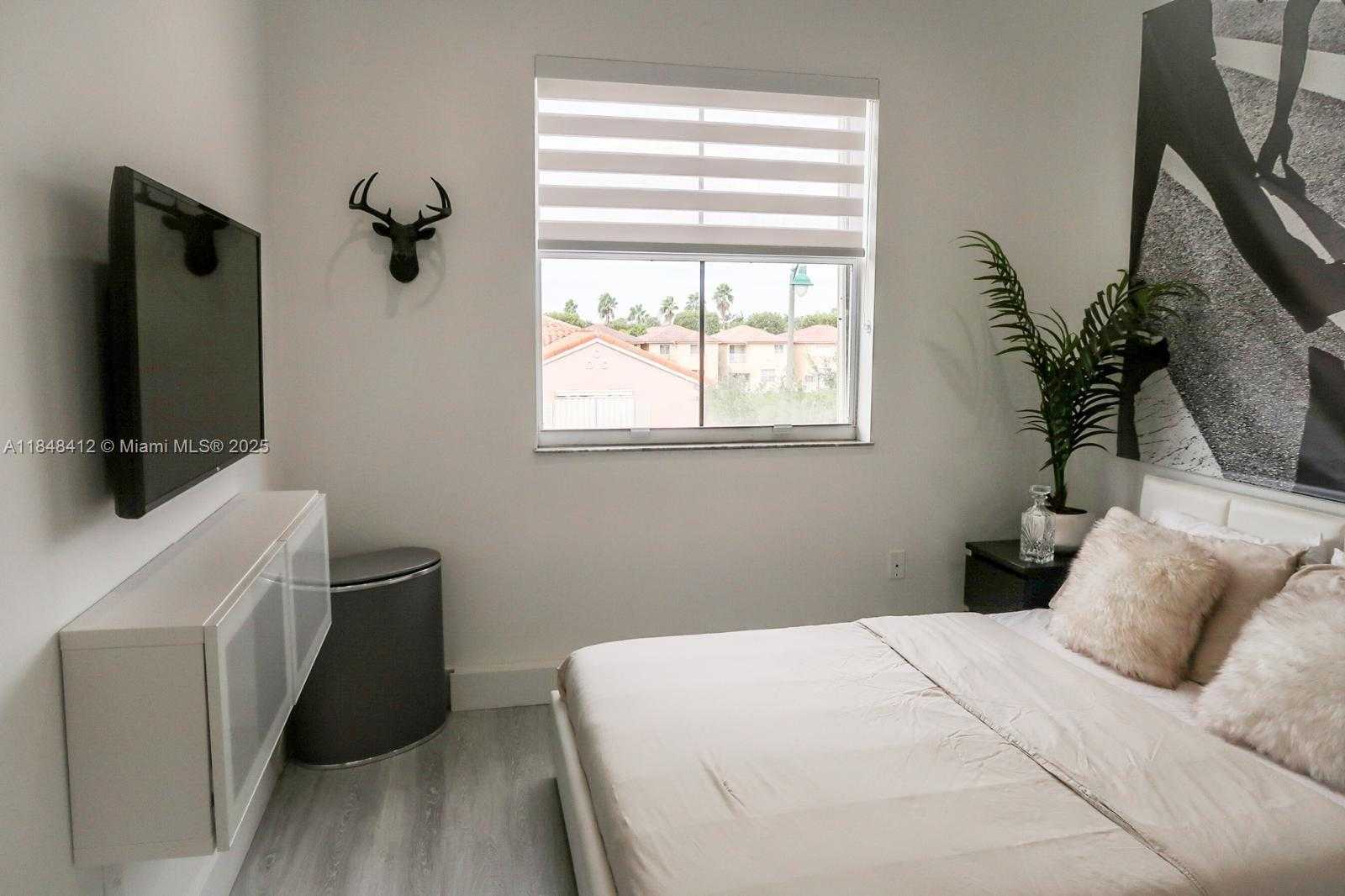 Small Image of 6630 NORTH WEST 114TH AVE #1534, Doral Number 34