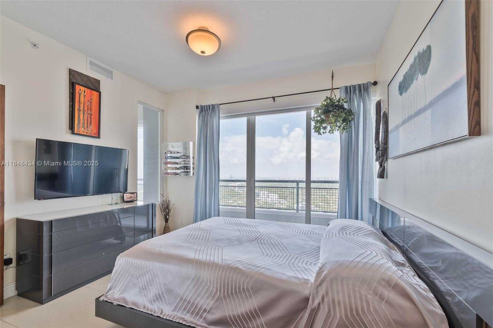 Small Image of 60 SOUTH WEST 13TH ST #3401, Miami Number 13