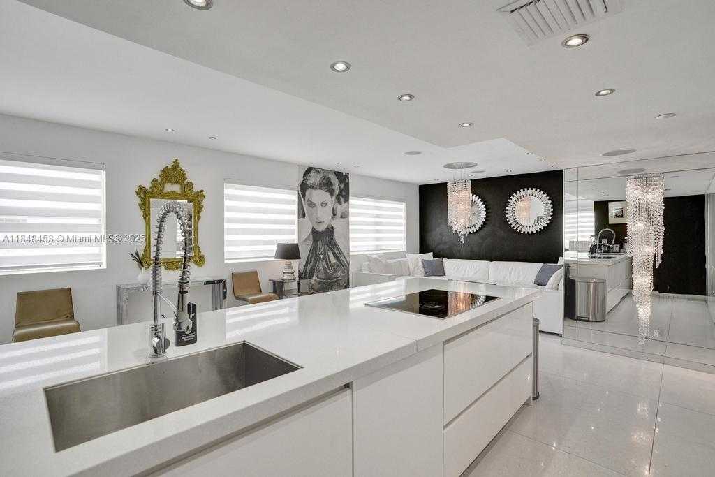 Small Image of 834 OCEAN DR #507/509, Miami Beach Number 10