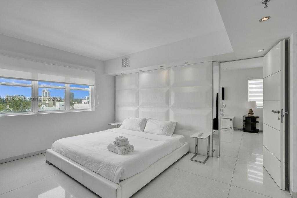 Small Image of 834 OCEAN DR #507/509, Miami Beach Number 14