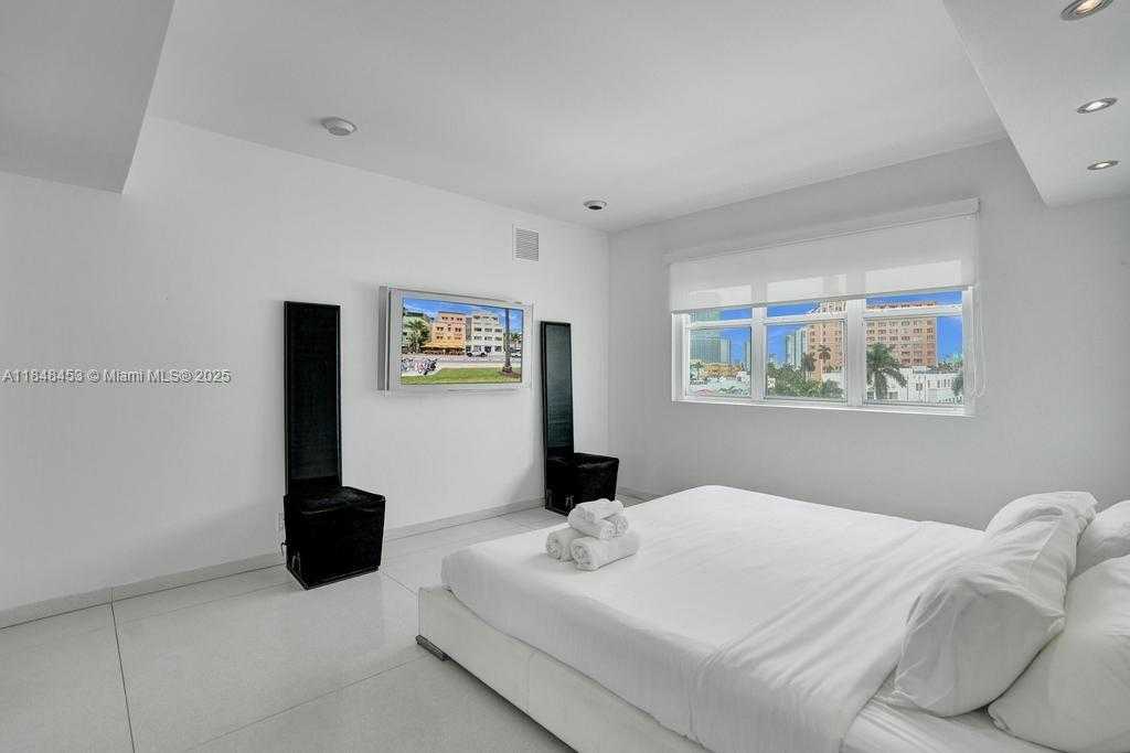 Small Image of 834 OCEAN DR #507/509, Miami Beach Number 15