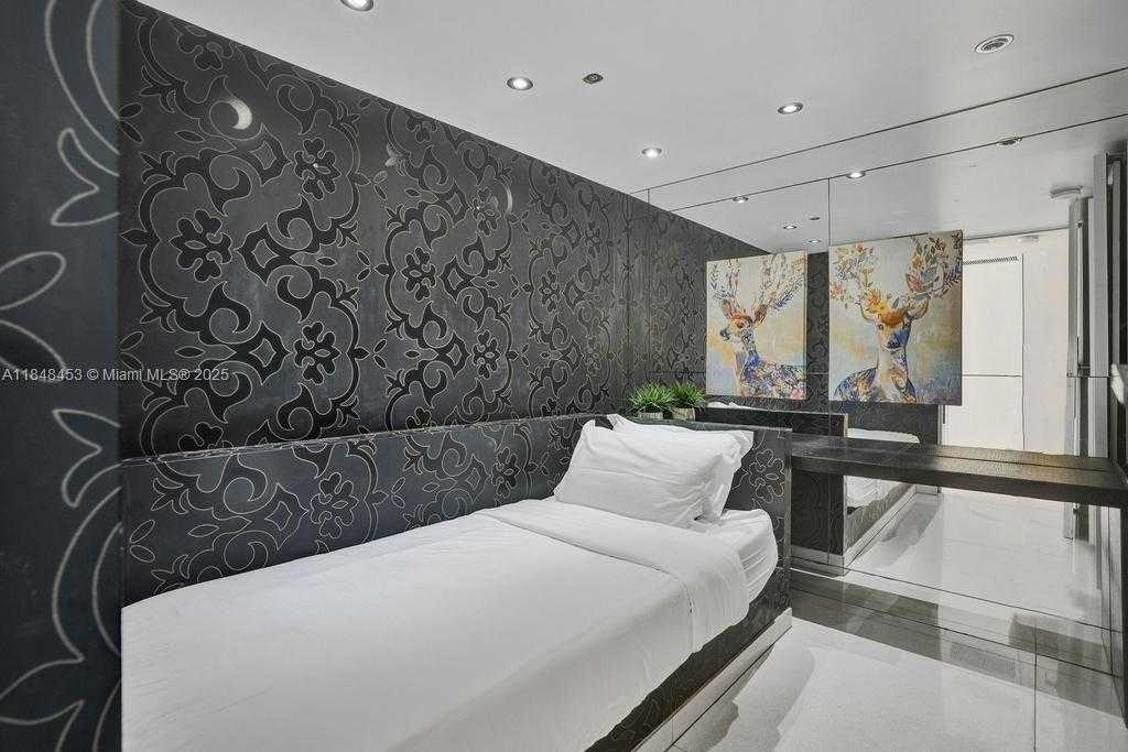 Small Image of 834 OCEAN DR #507/509, Miami Beach Number 19