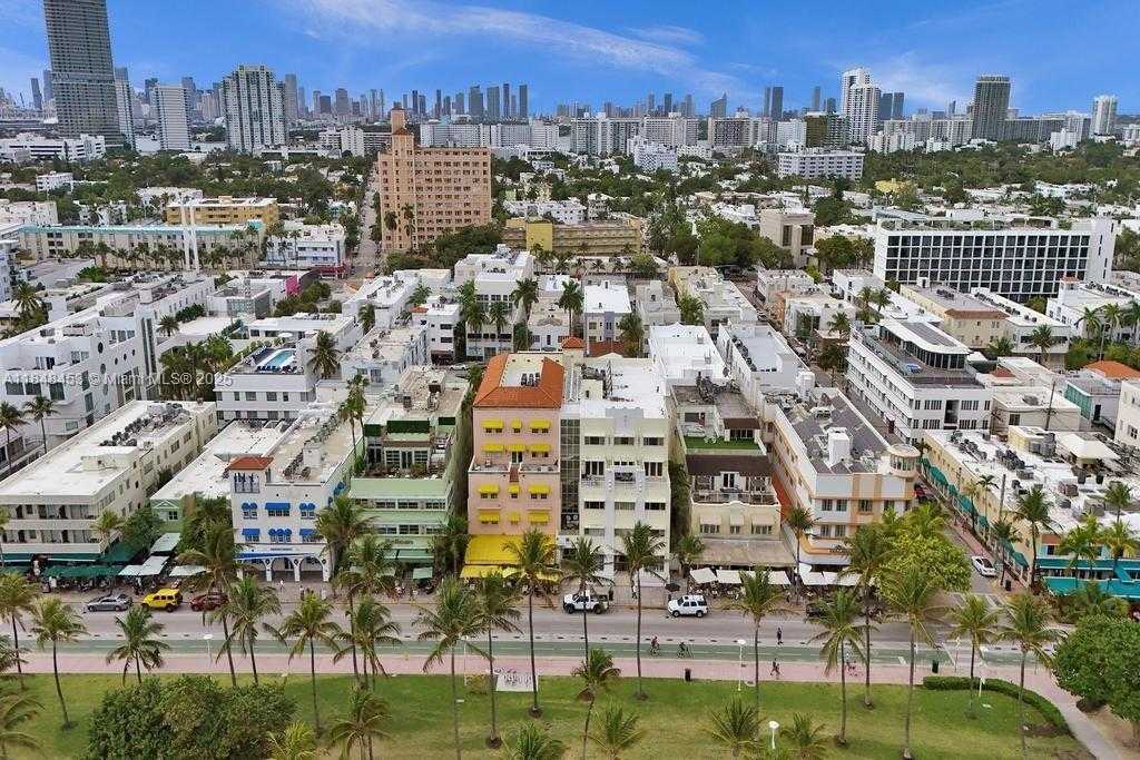 Small Image of 834 OCEAN DR #507/509, Miami Beach Number 3