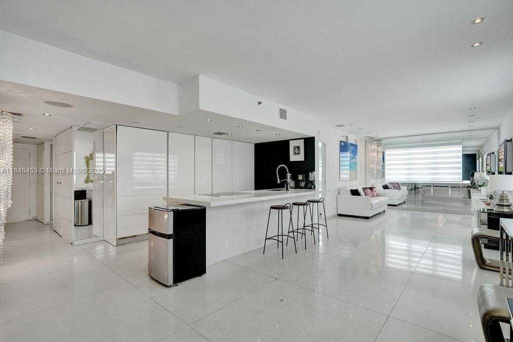 Small Image of 834 OCEAN DR #507/509, Miami Beach Number 9