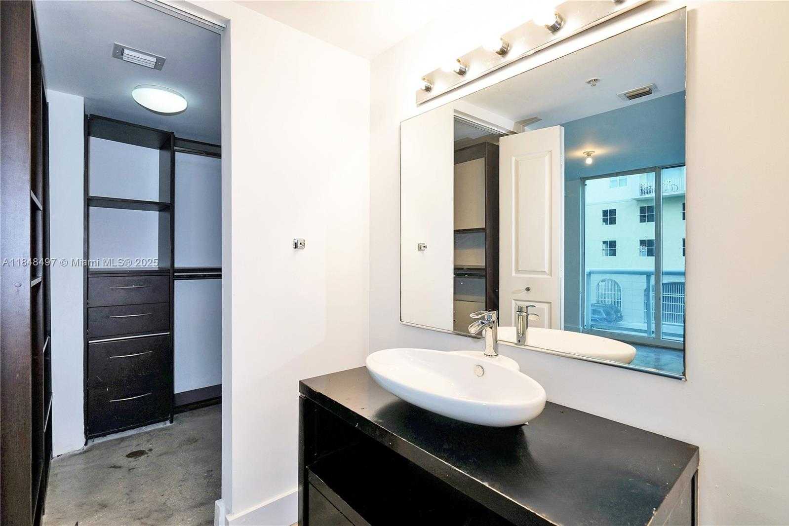 Small Image of 480 NORTH EAST 30TH ST #L106, Miami Number 16