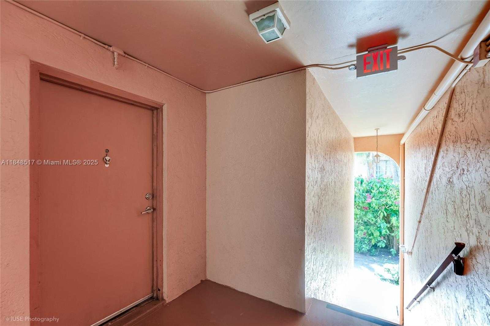 Small Image of 7160 FAIRWAY DR #J16, Miami Lakes Number 3