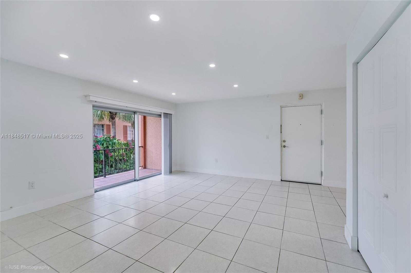 Small Image of 7160 FAIRWAY DR #J16, Miami Lakes Number 5