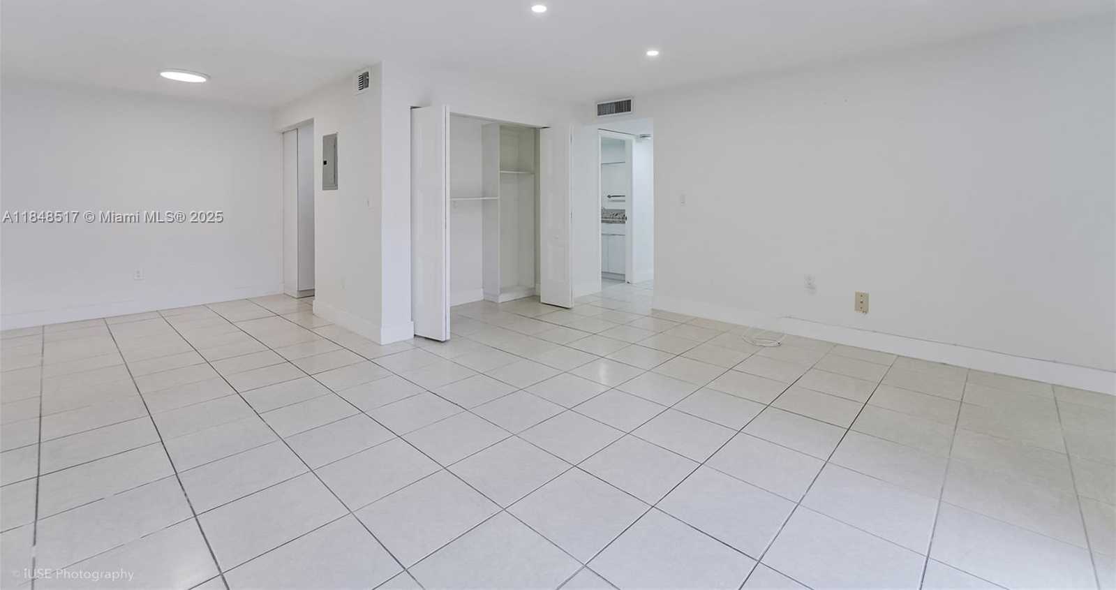 Small Image of 7160 FAIRWAY DR #J16, Miami Lakes Number 6