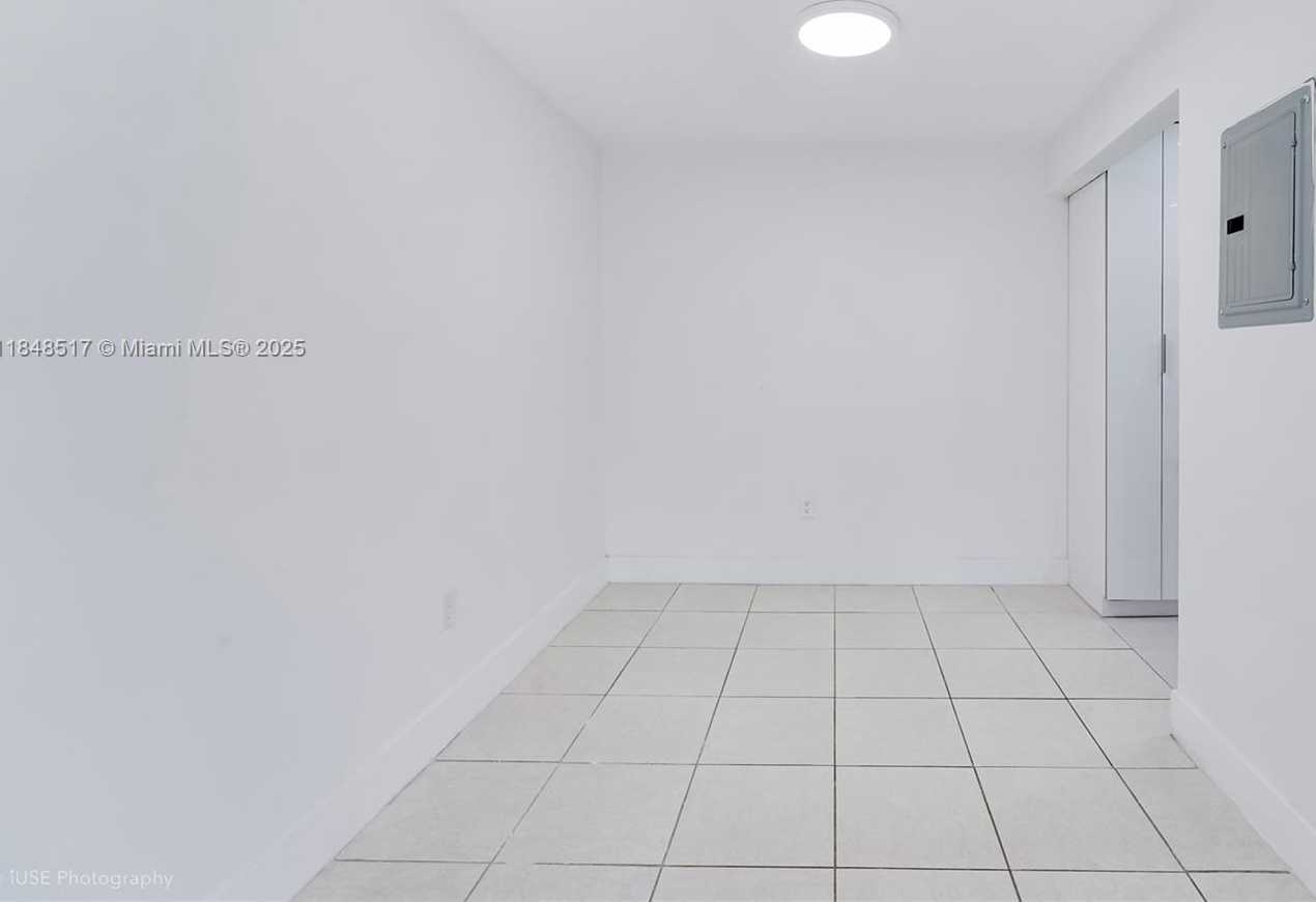 Small Image of 7160 FAIRWAY DR #J16, Miami Lakes Number 7