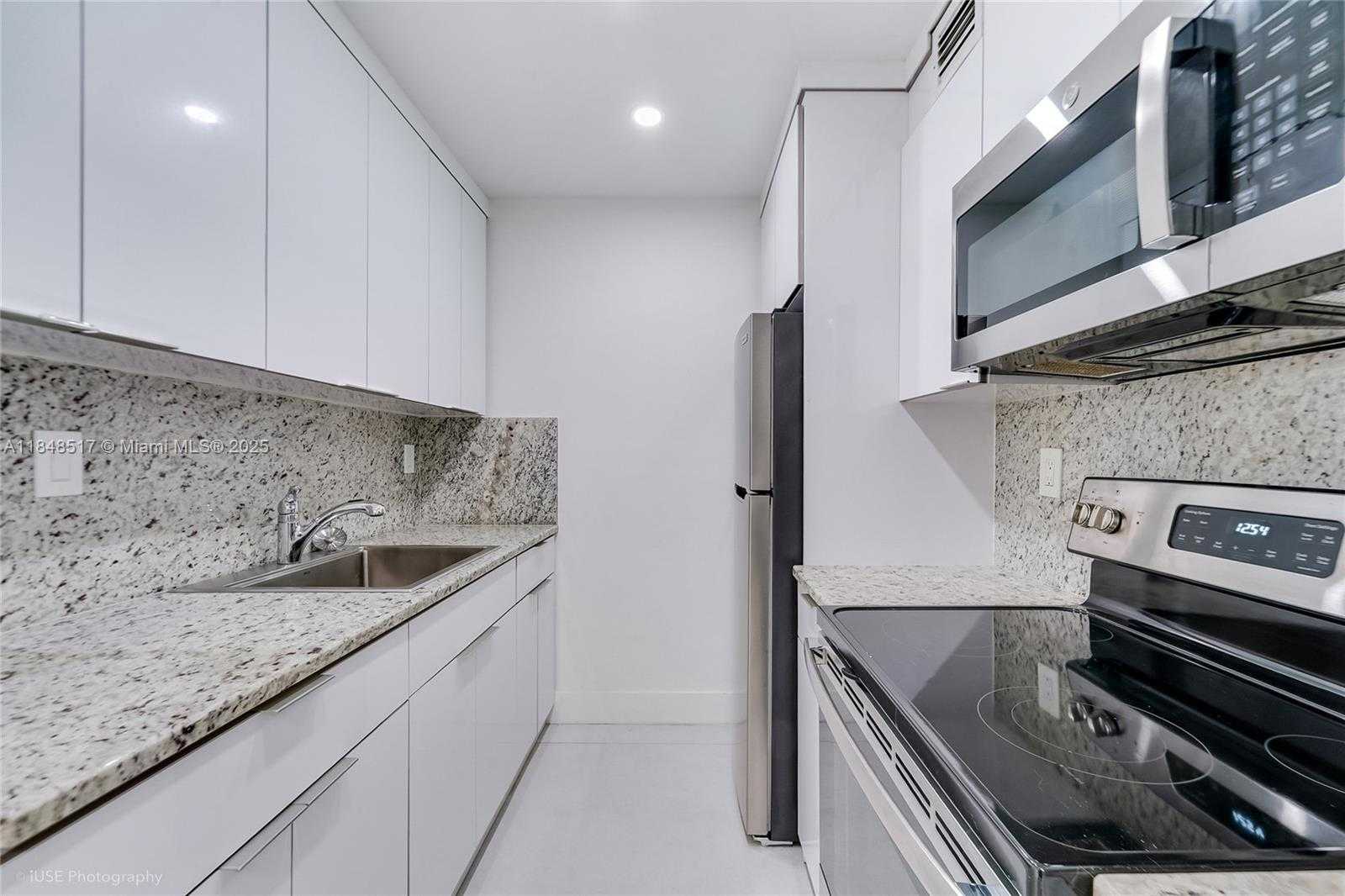 Small Image of 7160 FAIRWAY DR #J16, Miami Lakes Number 8