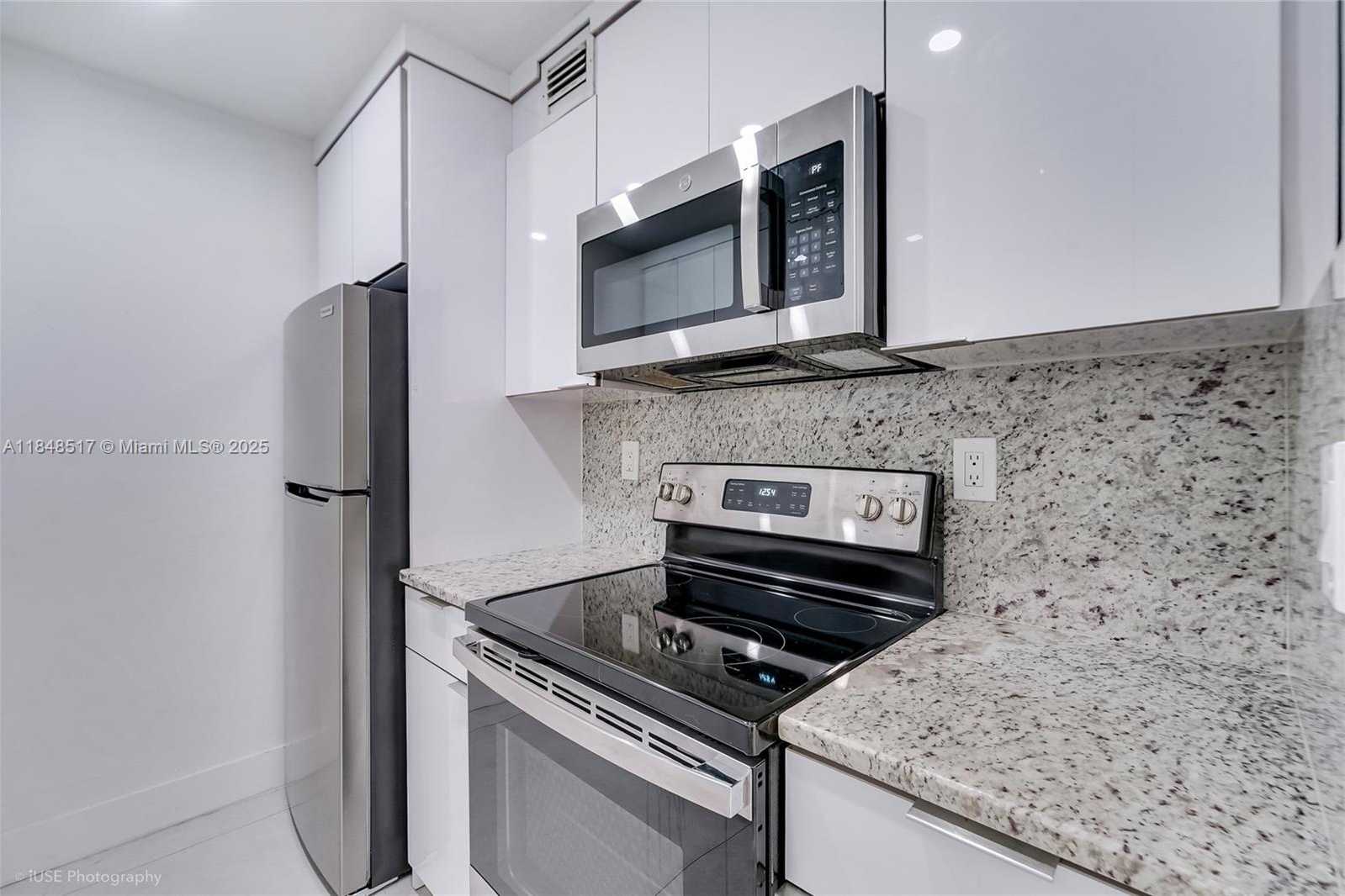 Small Image of 7160 FAIRWAY DR #J16, Miami Lakes Number 9