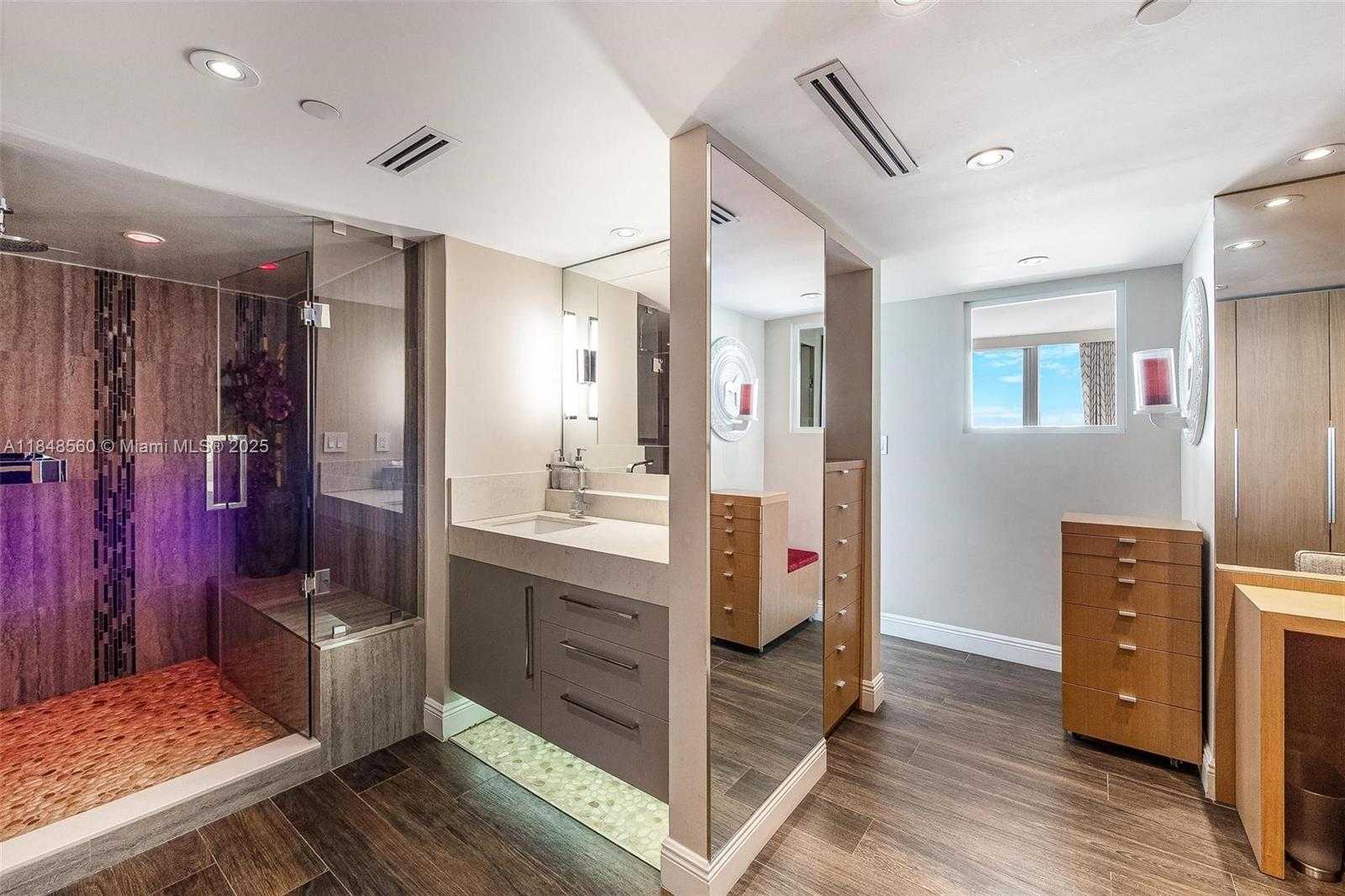 Small Image of 1100 WEST AVE #820, Miami Beach Number 11