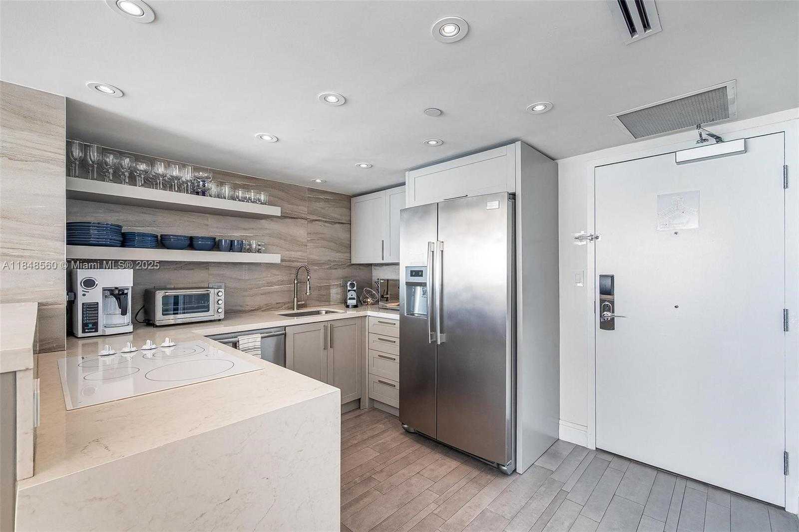 Small Image of 1100 WEST AVE #820, Miami Beach Number 18