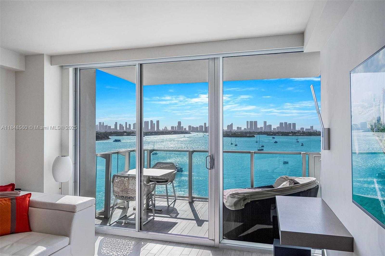 Small Image of 1100 WEST AVE #820, Miami Beach Number 21