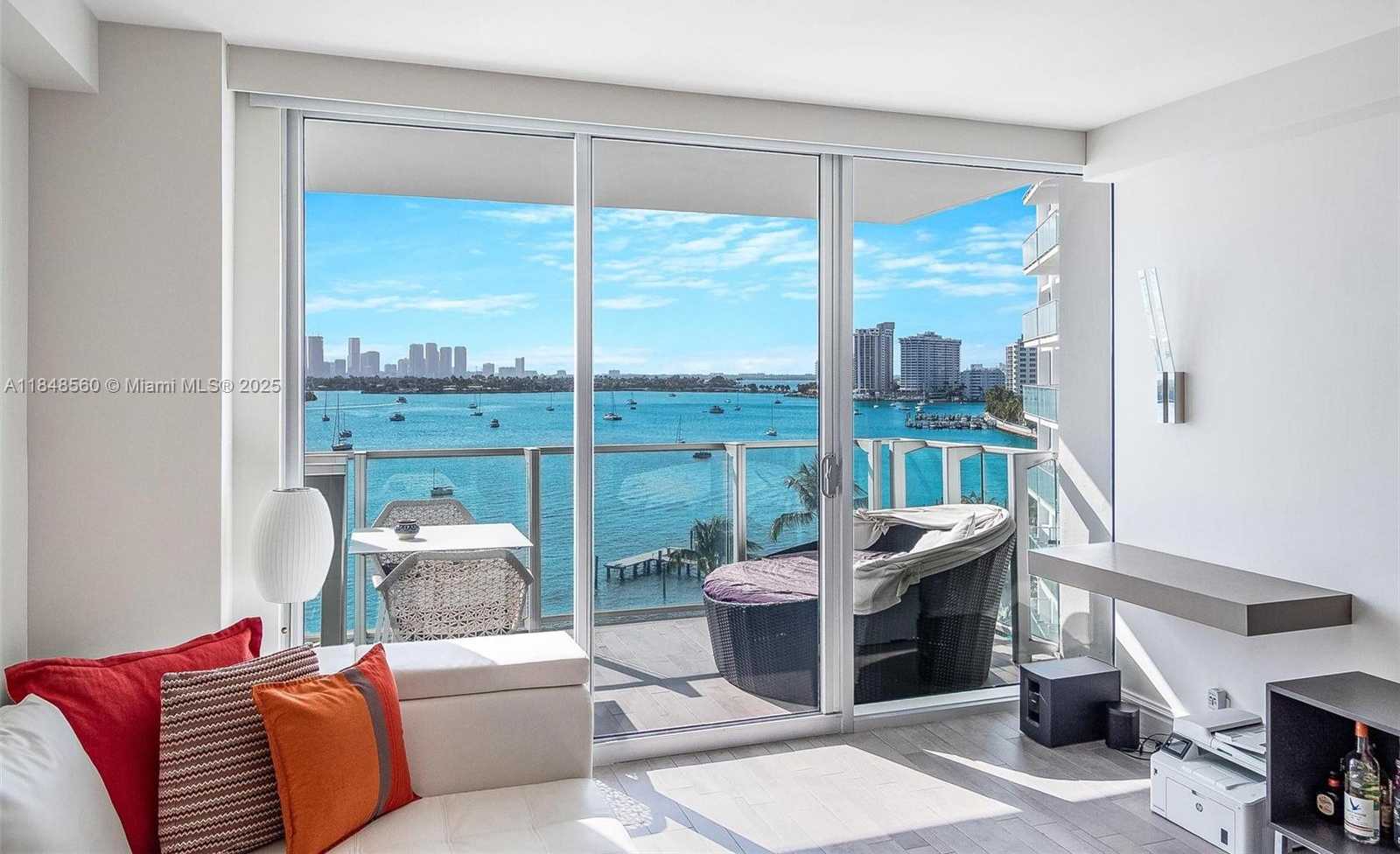Small Image of 1100 WEST AVE #820, Miami Beach Number 22