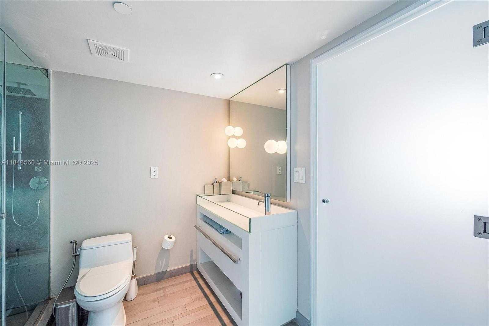 Small Image of 1100 WEST AVE #820, Miami Beach Number 30