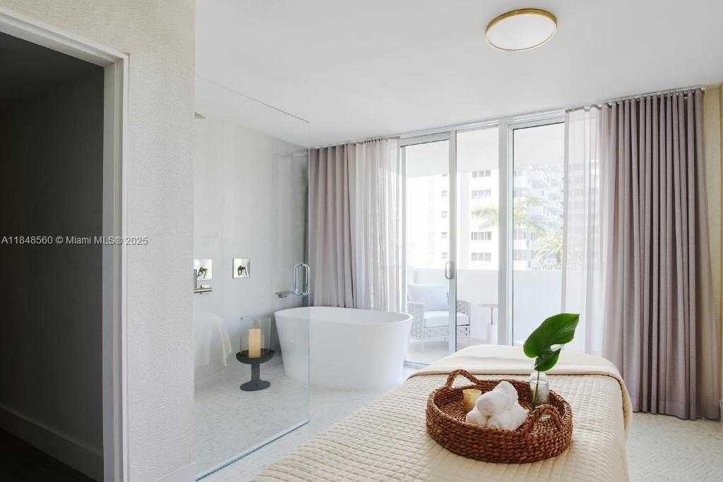 Small Image of 1100 WEST AVE #820, Miami Beach Number 40