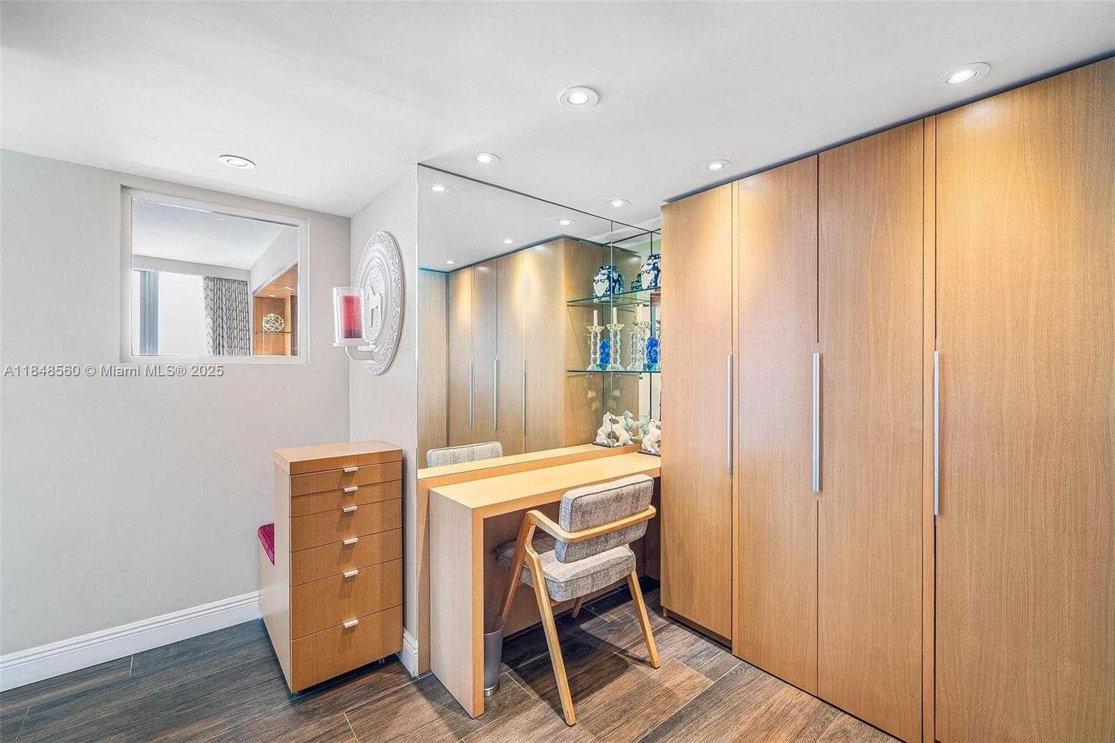 Small Image of 1100 WEST AVE #820, Miami Beach Number 44