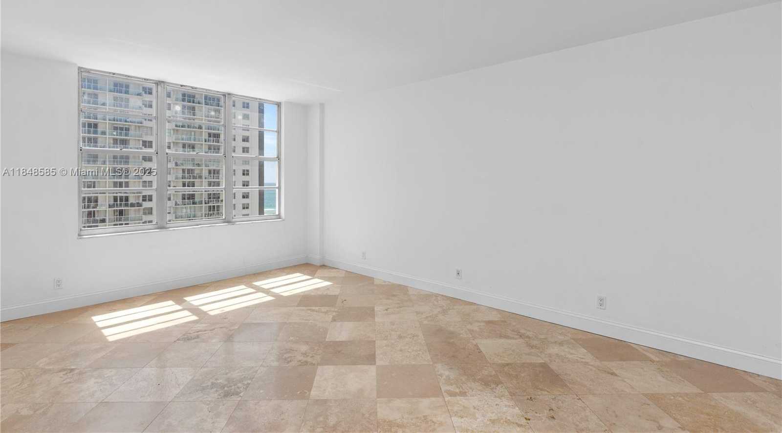 Small Image of 5700 COLLINS AVE #10D, Miami Beach Number 25