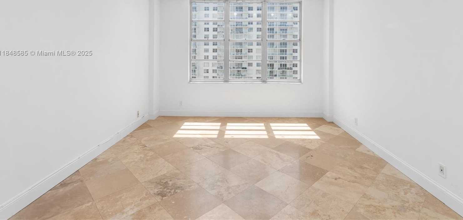 Small Image of 5700 COLLINS AVE #10D, Miami Beach Number 26