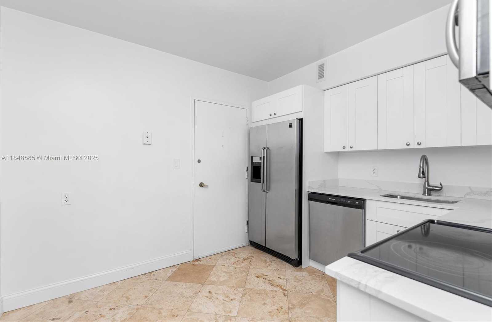 Small Image of 5700 COLLINS AVE #10D, Miami Beach Number 7